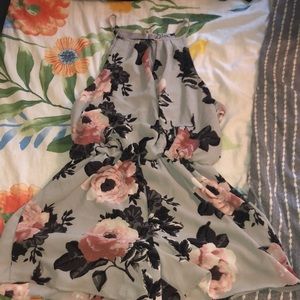 Floral romper with keyhole detail on top